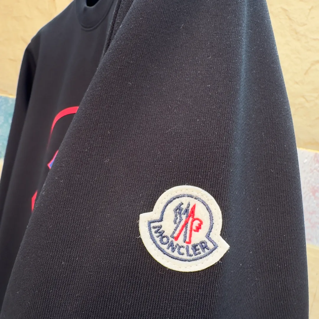 ： 🤳𝐌𝐎𝐍𝐂𝐋𝐄𝐑 ：☑️ 440 👕 ：☑️ 1*1 。🔜 。 ：☑️ 3D ，🇧🇫 1：1 。 ， ， ！🇲🇩 ！ Size：☑️S 〰️M 〰️L 〰️XL 〰️XXL